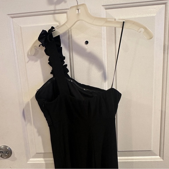 Black one shoulder strap romantic dress size small - Picture 6 of 8